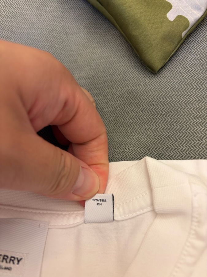 Burberry 經典白T-2