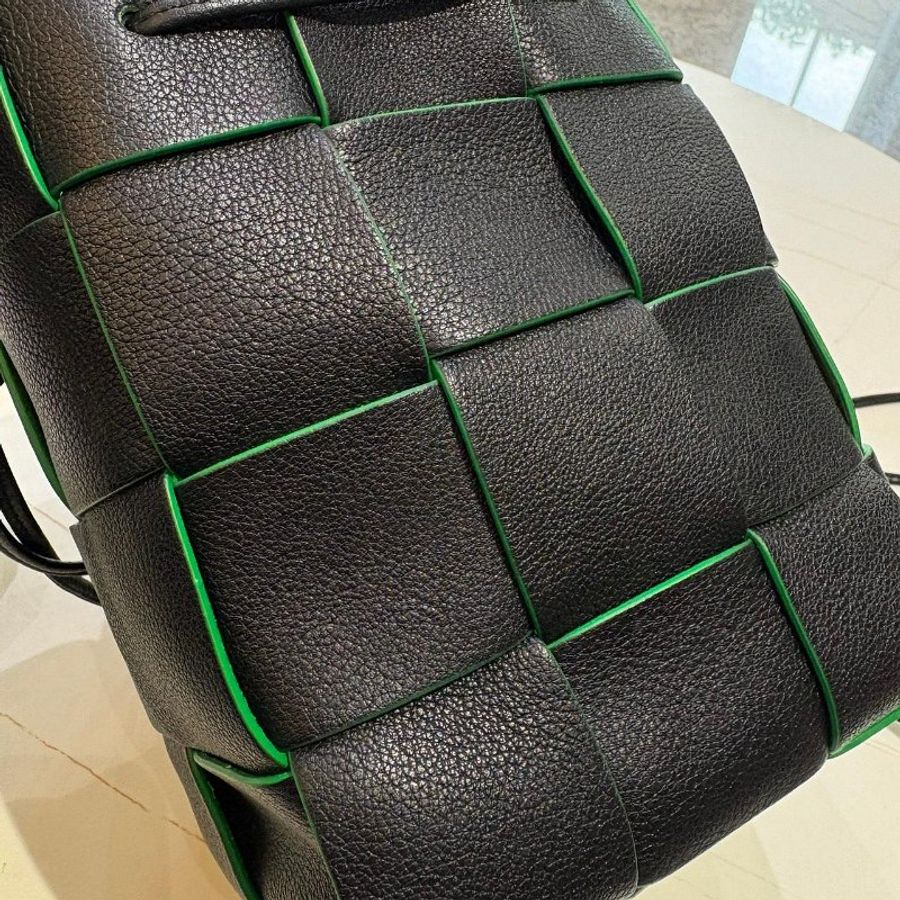 *SHIHNA名牌精品*BOTTEGA VENETA 寬編織水桶包-2