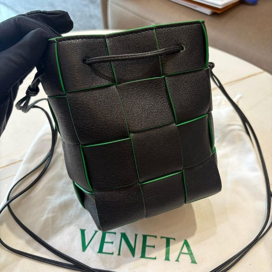 *SHIHNA名牌精品*BOTTEGA VENETA 寬編織水桶包-3