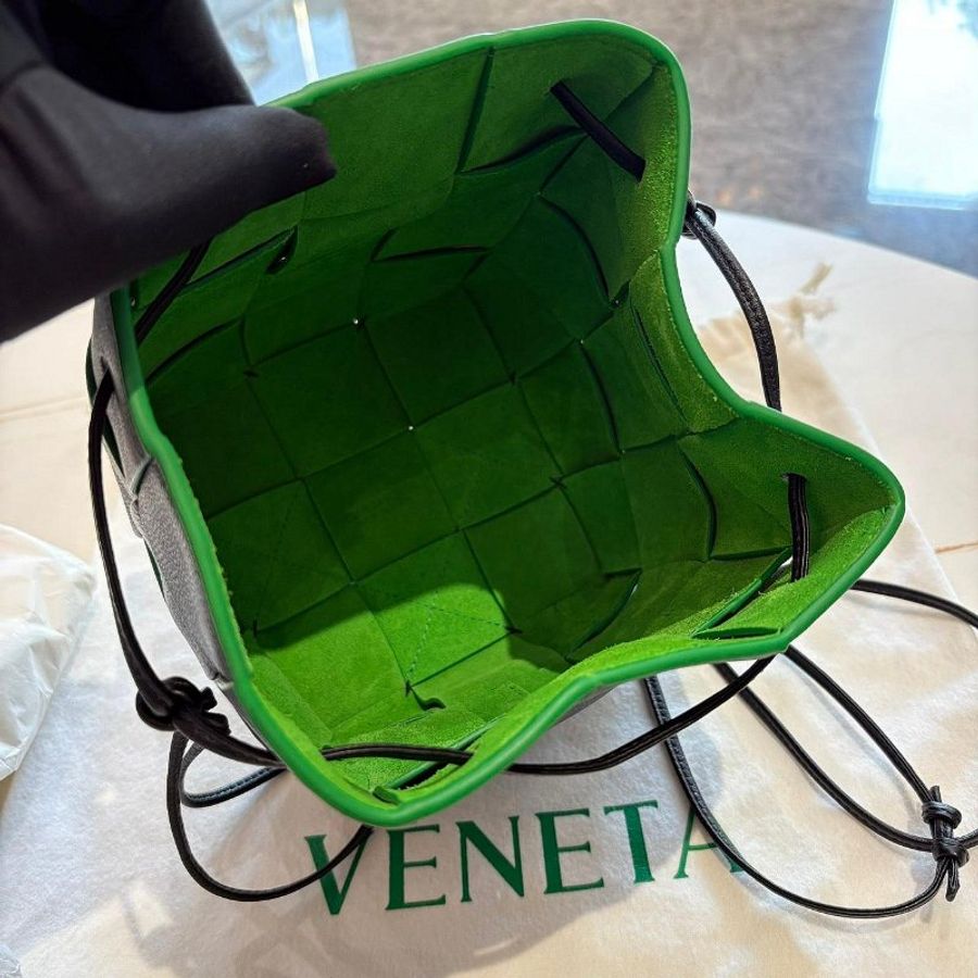 *SHIHNA名牌精品*BOTTEGA VENETA 寬編織水桶包-5