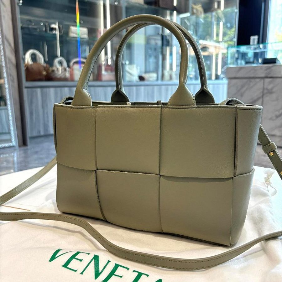 *SHIHNA名牌精品*BOTTEGA VENETA寬編織小羊皮托特包(附萬用包/灰綠色)-0