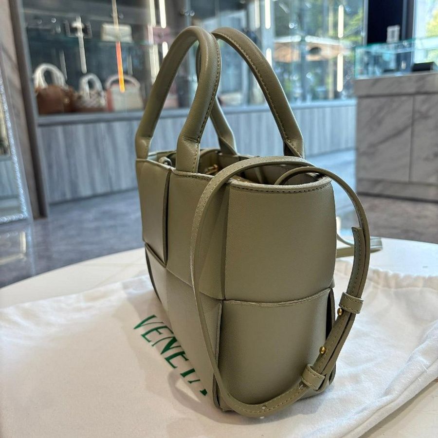 *SHIHNA名牌精品*BOTTEGA VENETA寬編織小羊皮托特包(附萬用包/灰綠色)-2