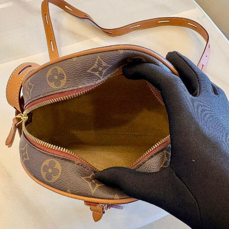 *SHIHNA名牌精品* LV Boite Chapeau Souple MM 斜背圓餅包-3