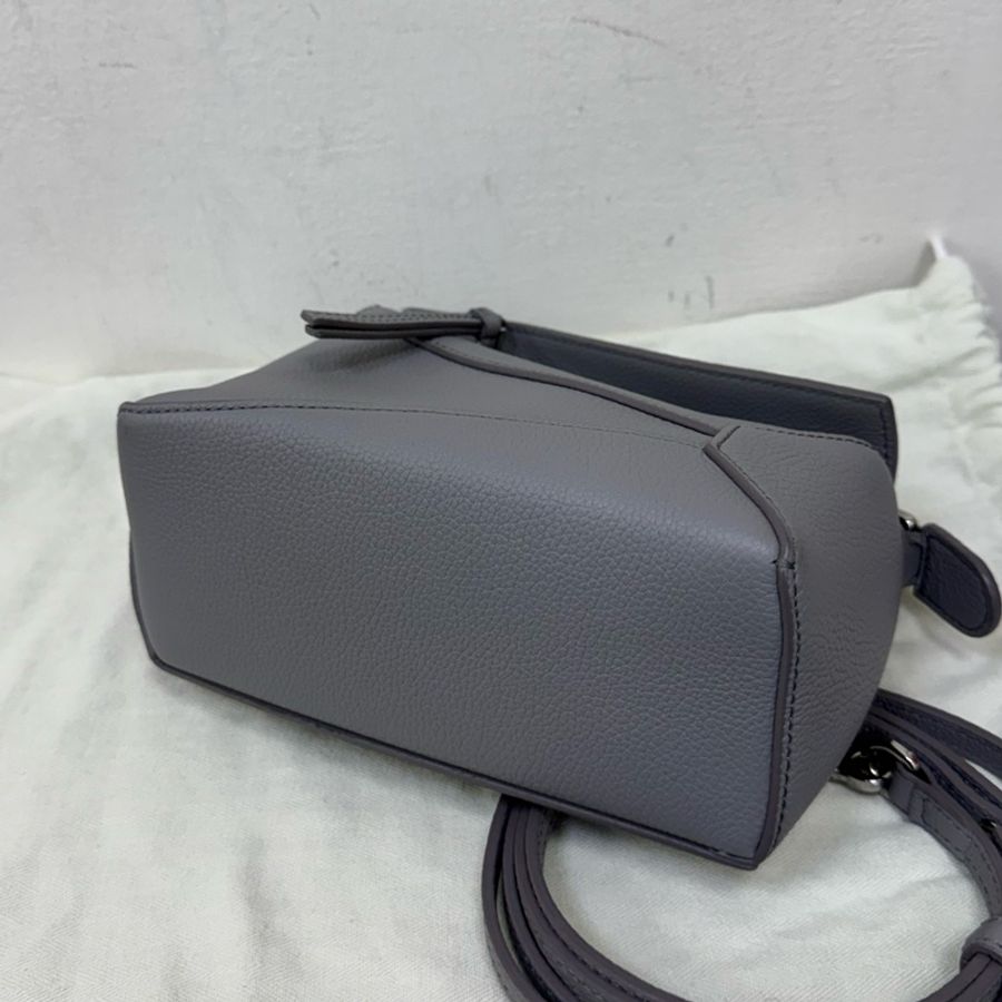 Loewe mini puzzle淺灰色-11