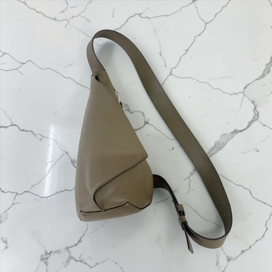 莉亞精品♡ Loewe Anton 胸包 墨綠色 二手美包-0