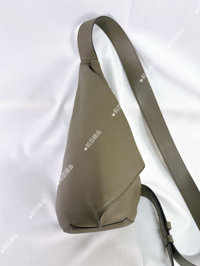 莉亞精品♡ Loewe Anton 胸包 墨綠色 二手美包-2