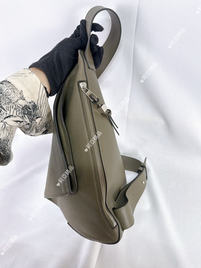 莉亞精品♡ Loewe Anton 胸包 墨綠色 二手美包-5
