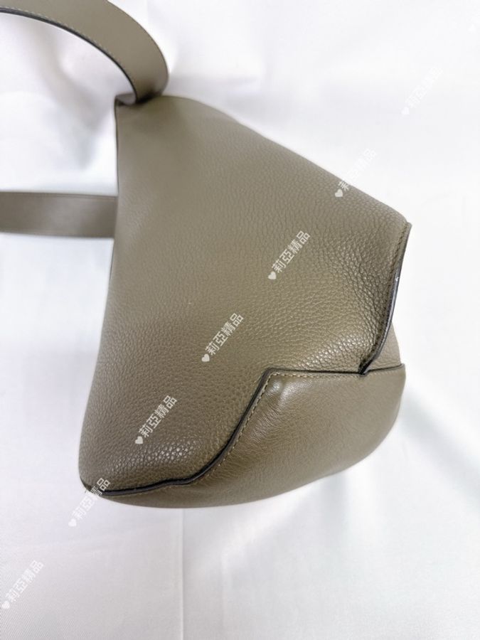 莉亞精品♡ Loewe Anton 胸包 墨綠色 二手美包-6