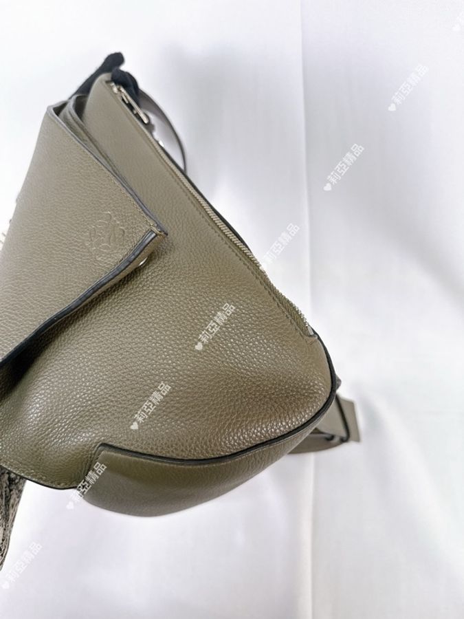 莉亞精品♡ Loewe Anton 胸包 墨綠色 二手美包-7