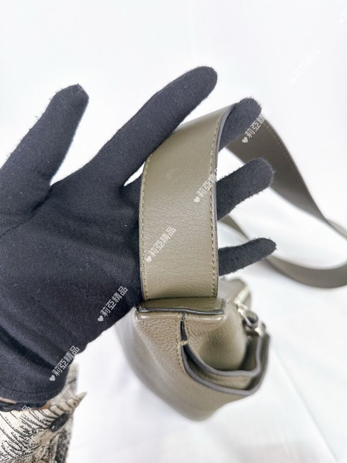 莉亞精品♡ Loewe Anton 胸包 墨綠色 二手美包-11
