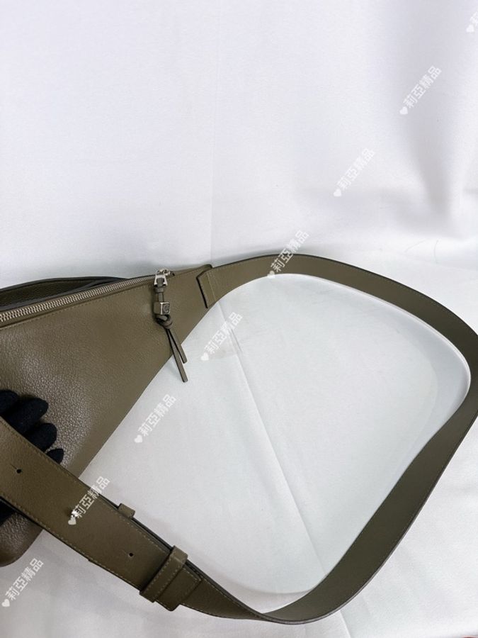 莉亞精品♡ Loewe Anton 胸包 墨綠色 二手美包-17