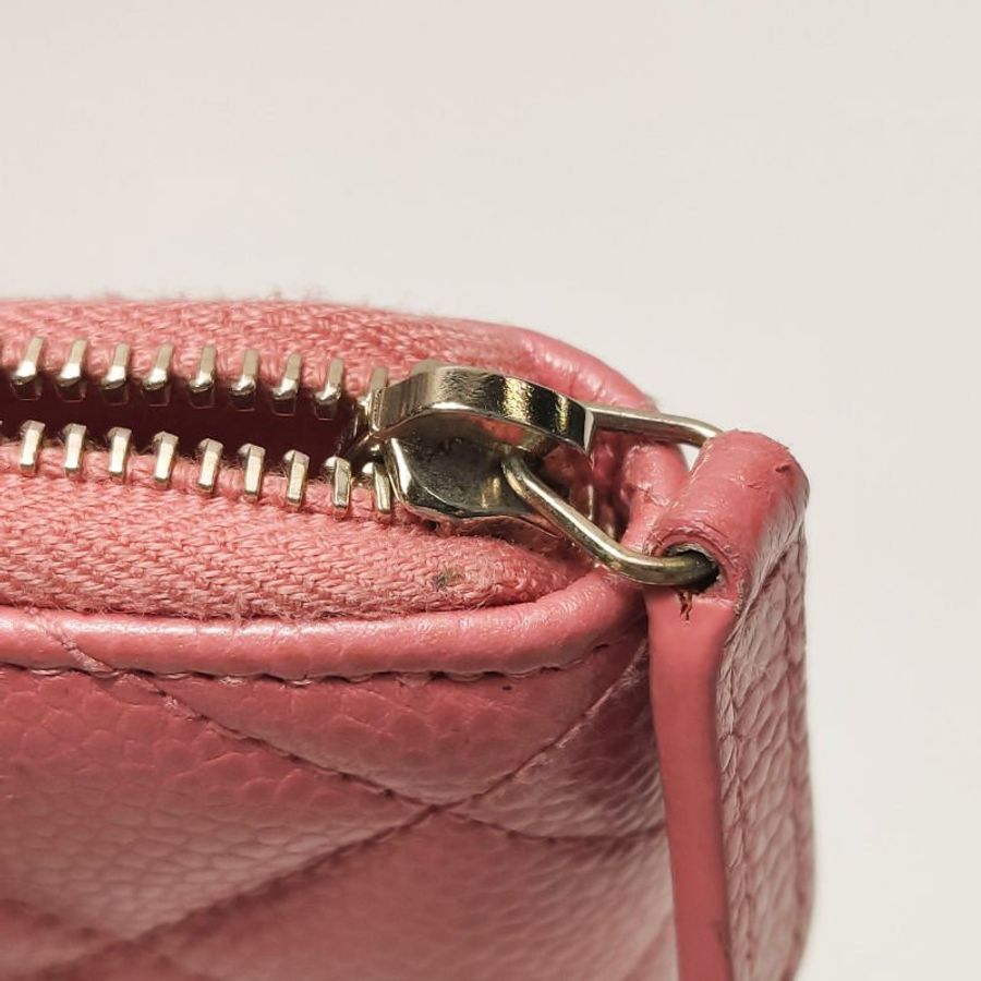 Chanel 牛皮純色菱格絎縫雙C Logo拉鍊錢包-10
