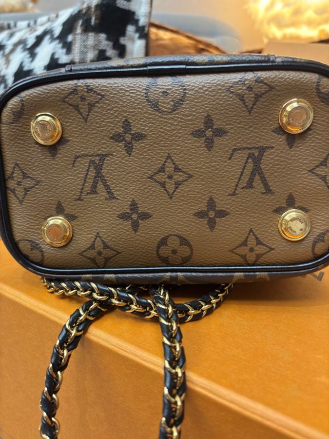 Louis Vuitton  M45165 Vanity PM 鏈帶化妝箱包，Monogram Reverse 塗層帆布製作，配有編織鏈帶與鎖-27