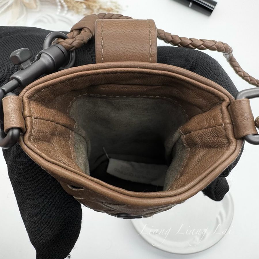 BOTTEGA VENETA BV 編織小羊皮焦糖棕色小提包｜小廢包｜萬用掛包-5