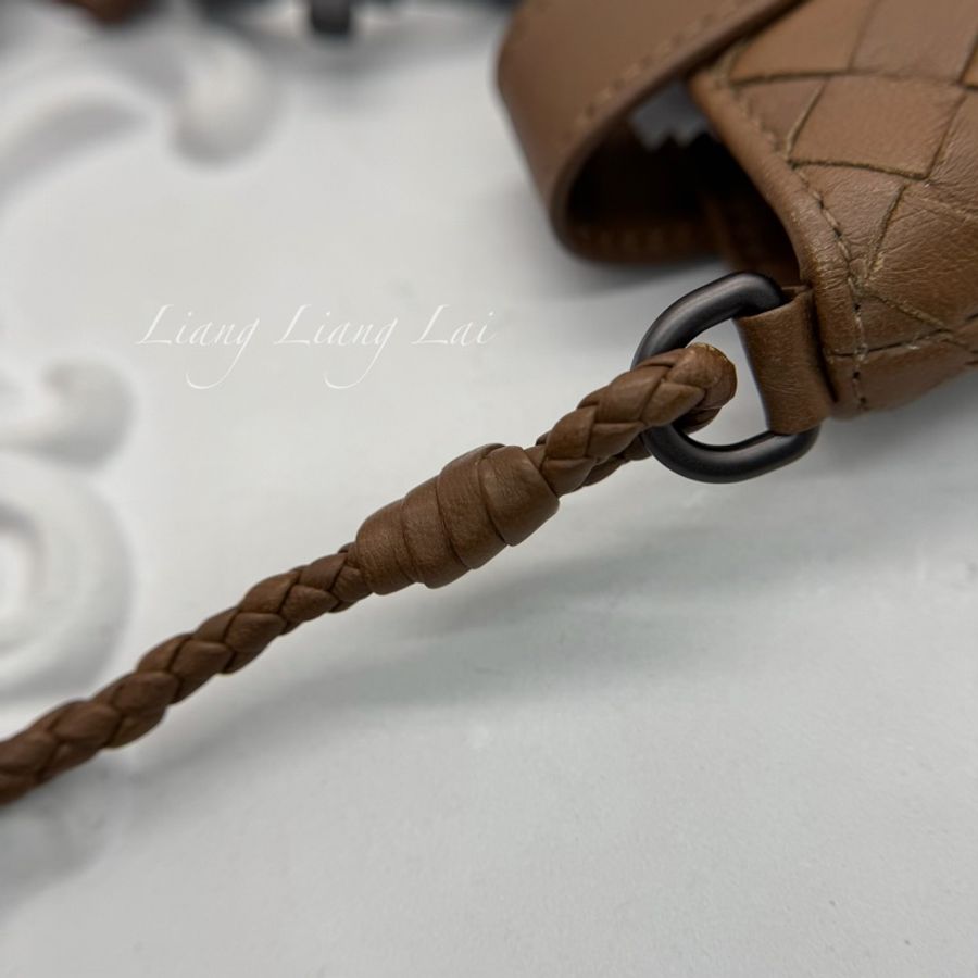 BOTTEGA VENETA BV 編織小羊皮焦糖棕色小提包｜小廢包｜萬用掛包-12
