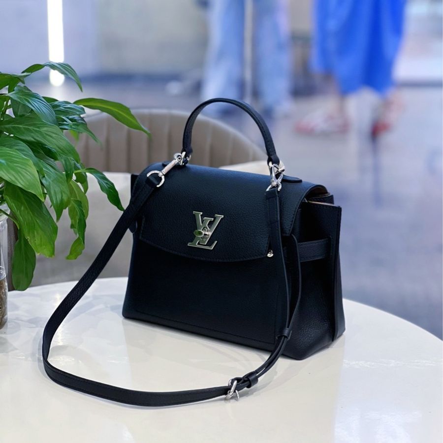 99新❤️Lv lockme ever 黑銀牛皮手提單肩斜挎包，芯片款-3