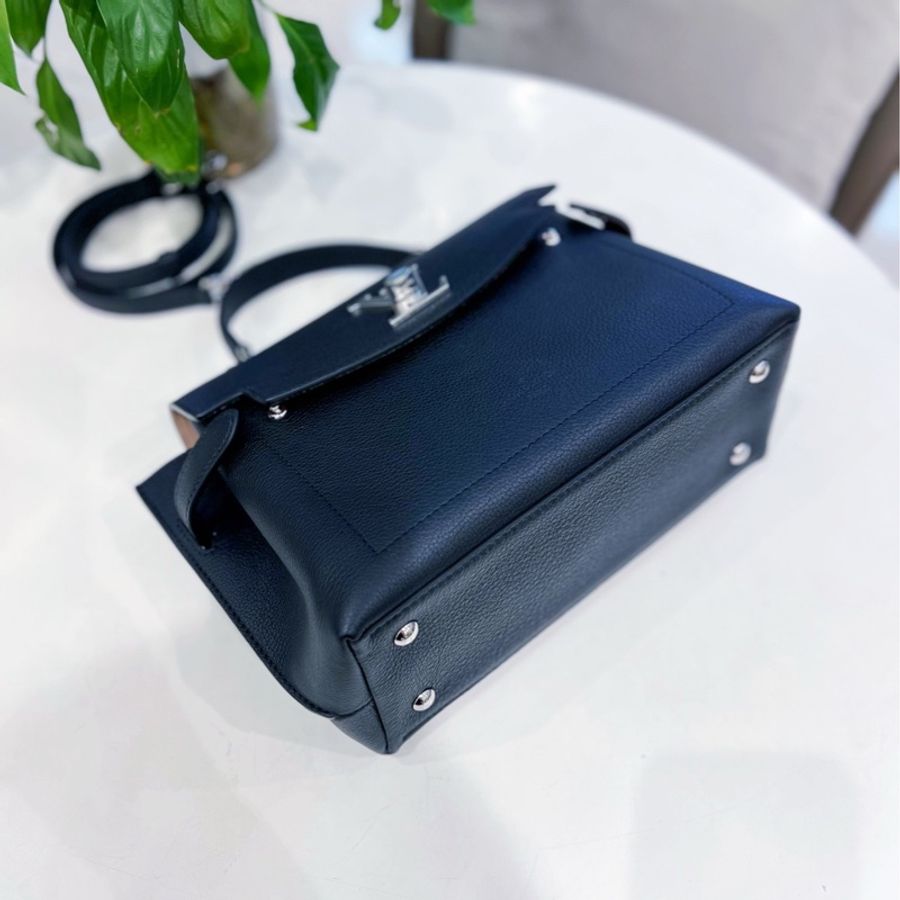 99新❤️Lv lockme ever 黑銀牛皮手提單肩斜挎包，芯片款-4