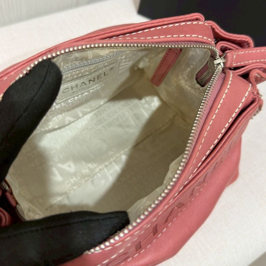 喜歡粉色的一定要買這款🩷香奈兒粉字母小胖丁金元寶肩背包-16