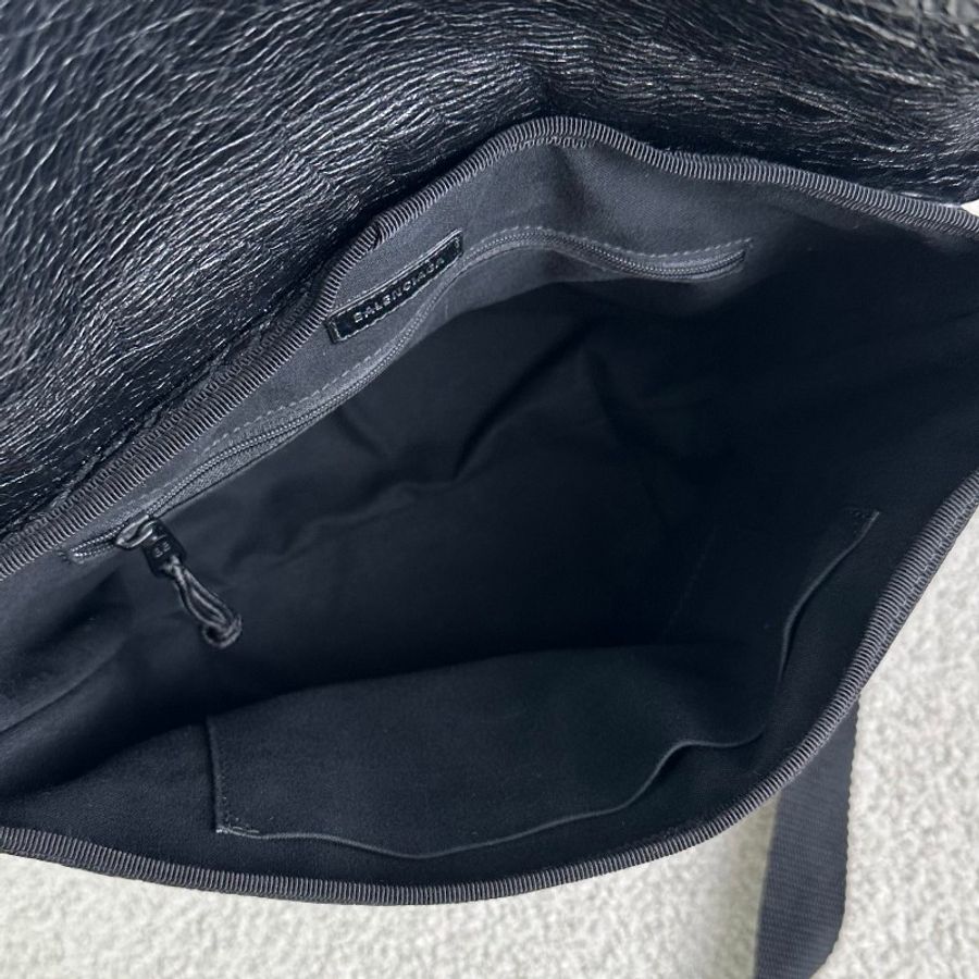 Balenciaga Explorer黑銀油蠟牛皮 斜背包-4
