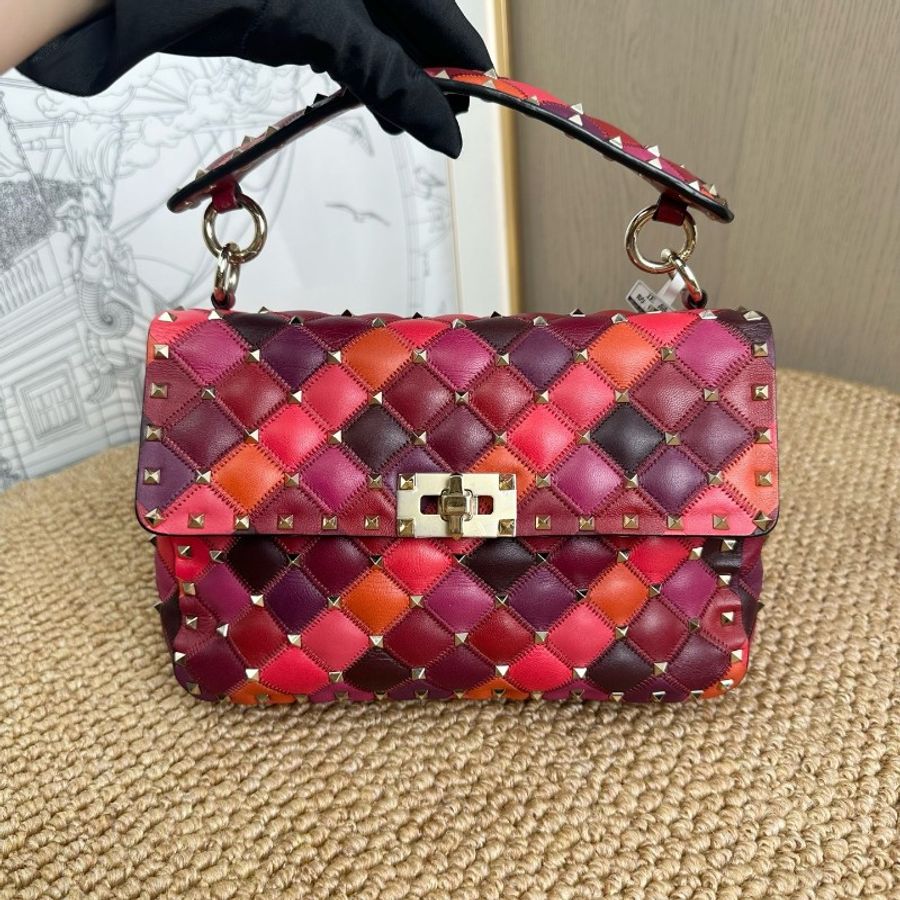 Valentino Spike系列鉚釘鏈條郵差包 雙肩帶 限量款❗-1