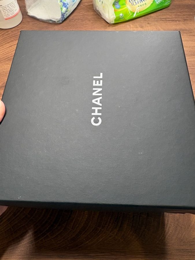 【CHANEL 香奈兒】經典金色雙C LOGO菱格小羊皮拉鍊手提/斜背小方包（黑 AP2198L-BLK-GP）-22
