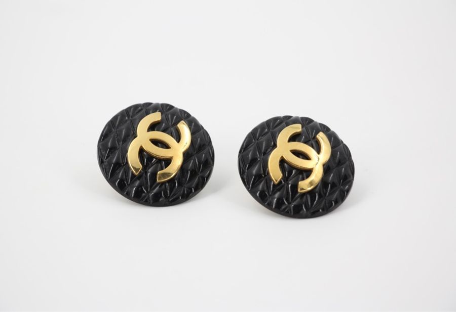 Chanel Vintage 93P 樹脂鍍金菱格紋黑色圓形大耳環-7