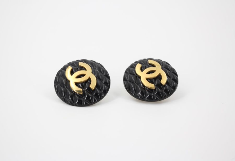 Chanel Vintage 93P 樹脂鍍金菱格紋黑色圓形大耳環-8