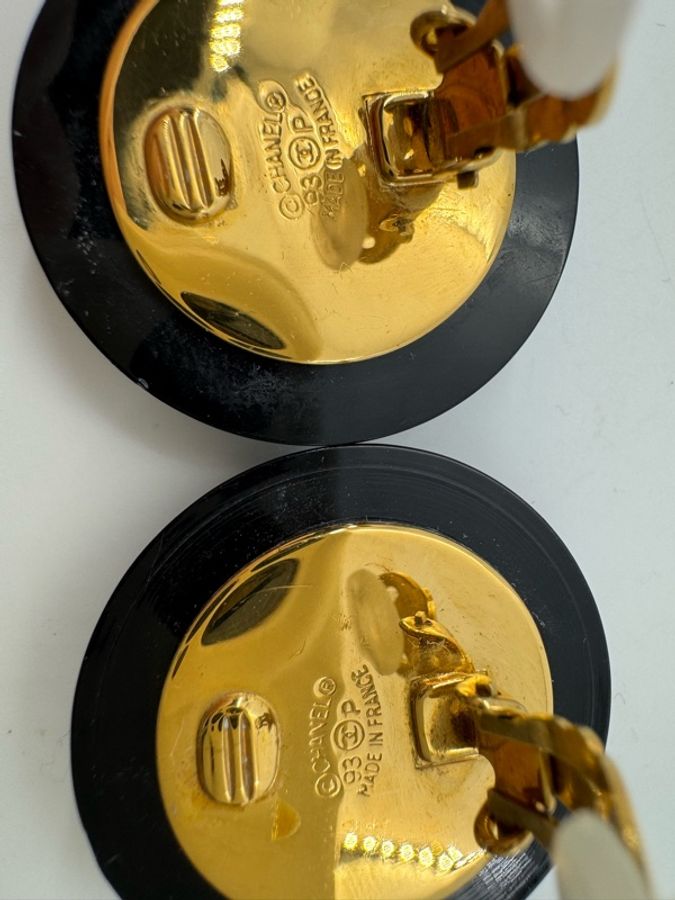 Chanel Vintage 93P 樹脂鍍金菱格紋黑色圓形大耳環-14