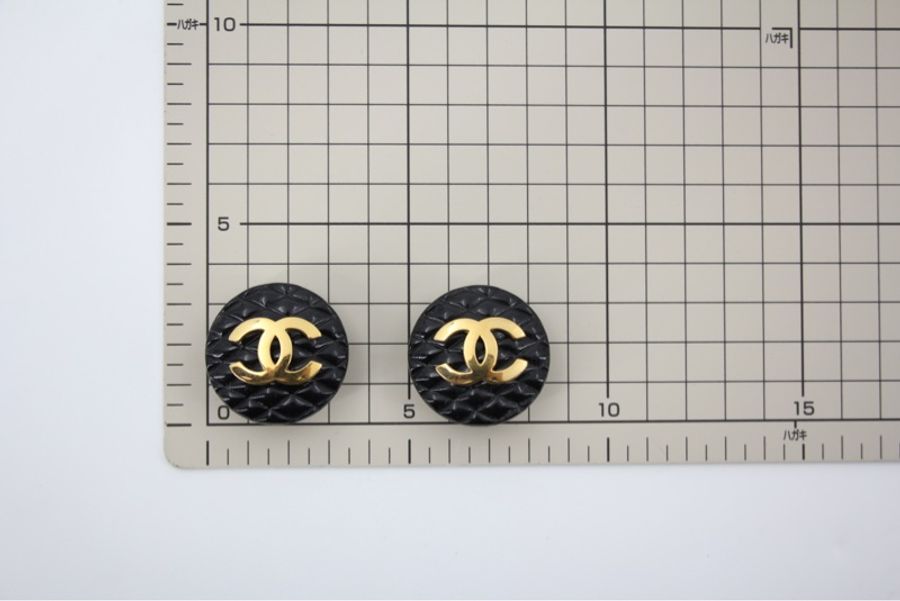Chanel Vintage 93P 樹脂鍍金菱格紋黑色圓形大耳環-18