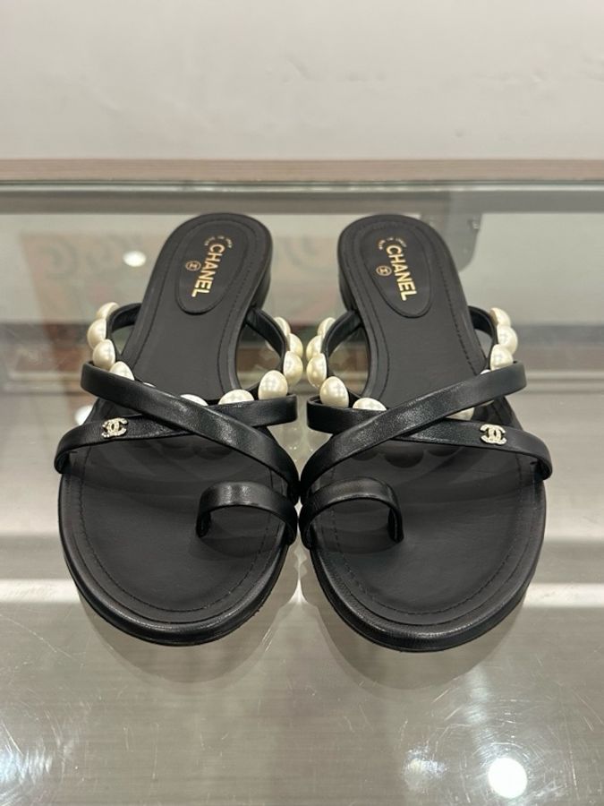 Chanel香奈兒 水鑽雙C珍珠logo女款黑色套趾一字拖鞋 36碼已貼底-1