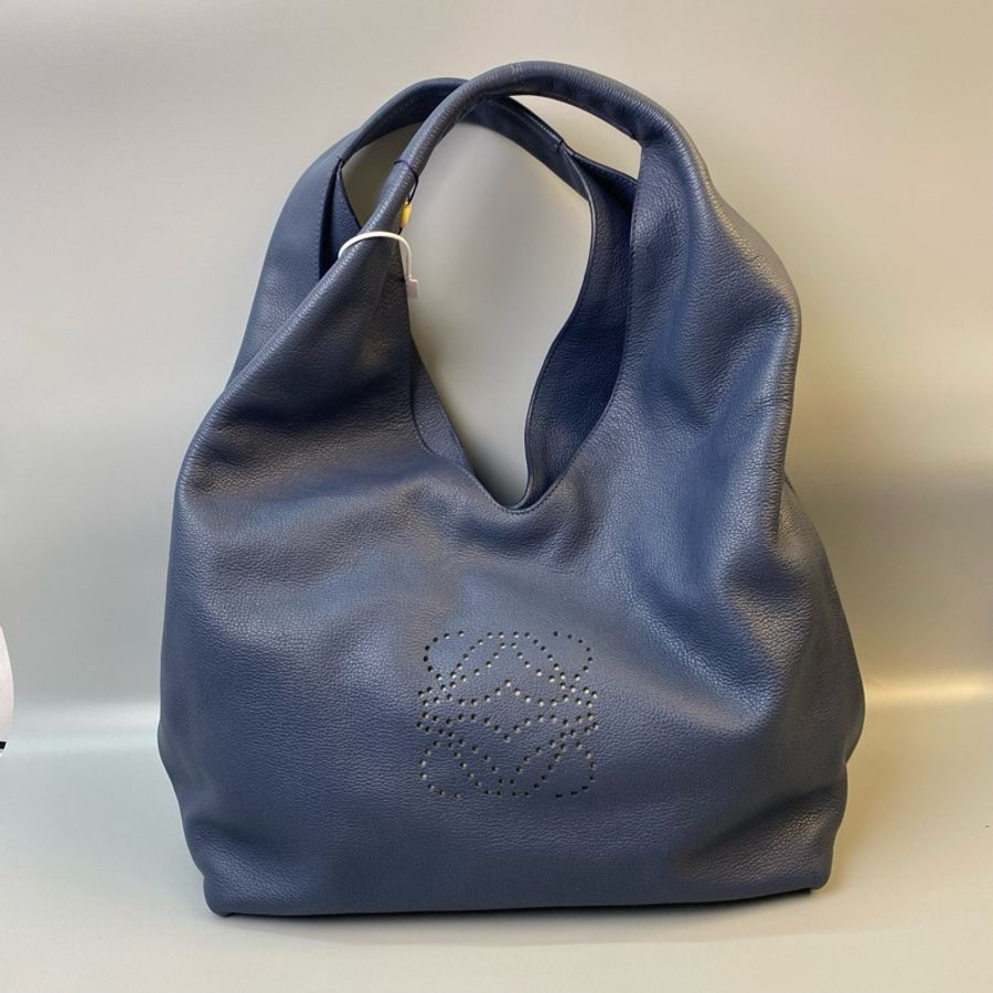 Loewe羅意威荔枝牛皮刺繡鏤空logo hobo腋下包 尺寸32 x 26-0