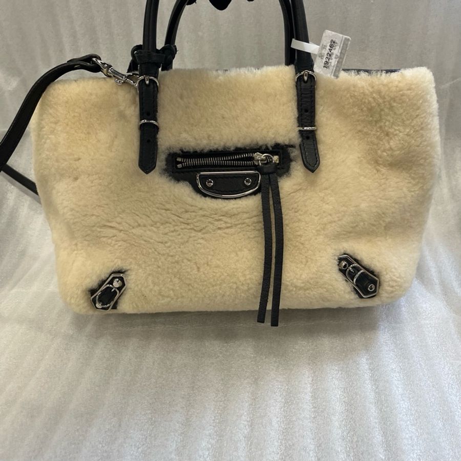 Balenciaga • 黑白熊貓羊羔毛機車包 🈶原廠背帶-4