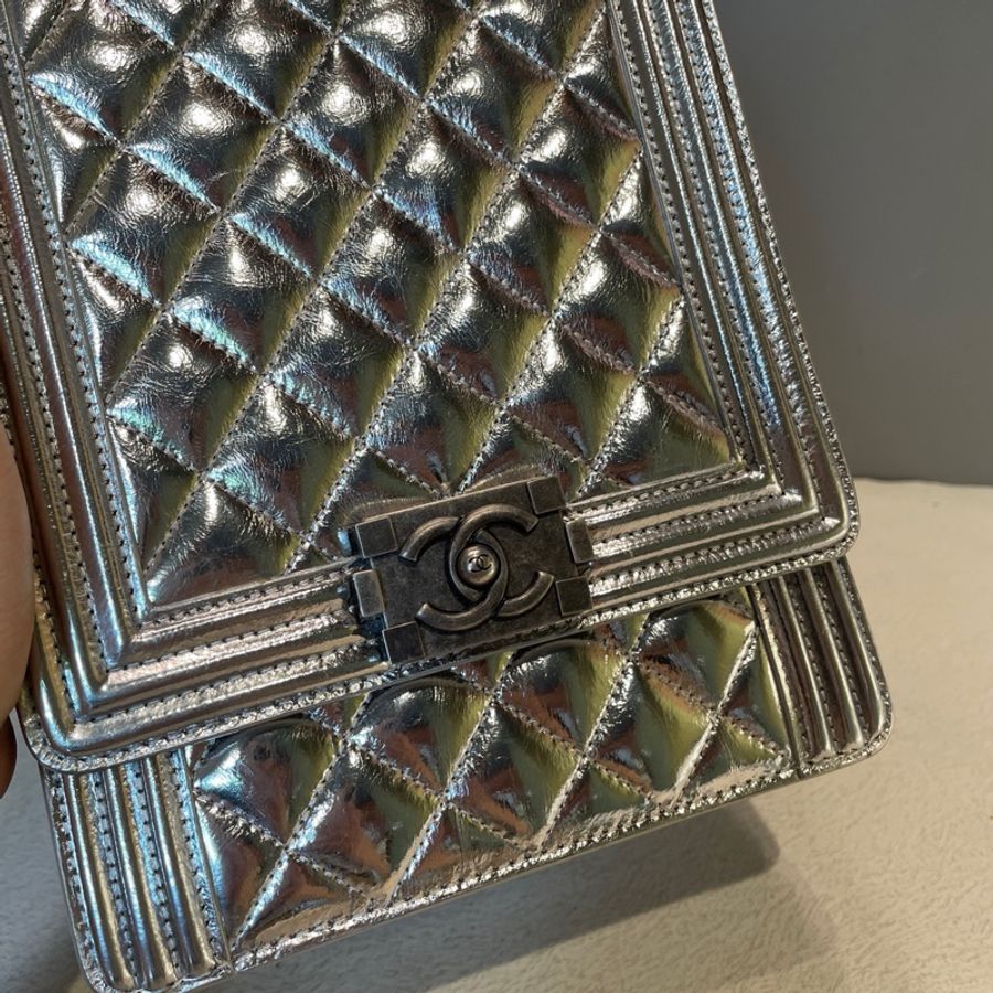 Chanel • 稀有豎版銀色Le Boy-3