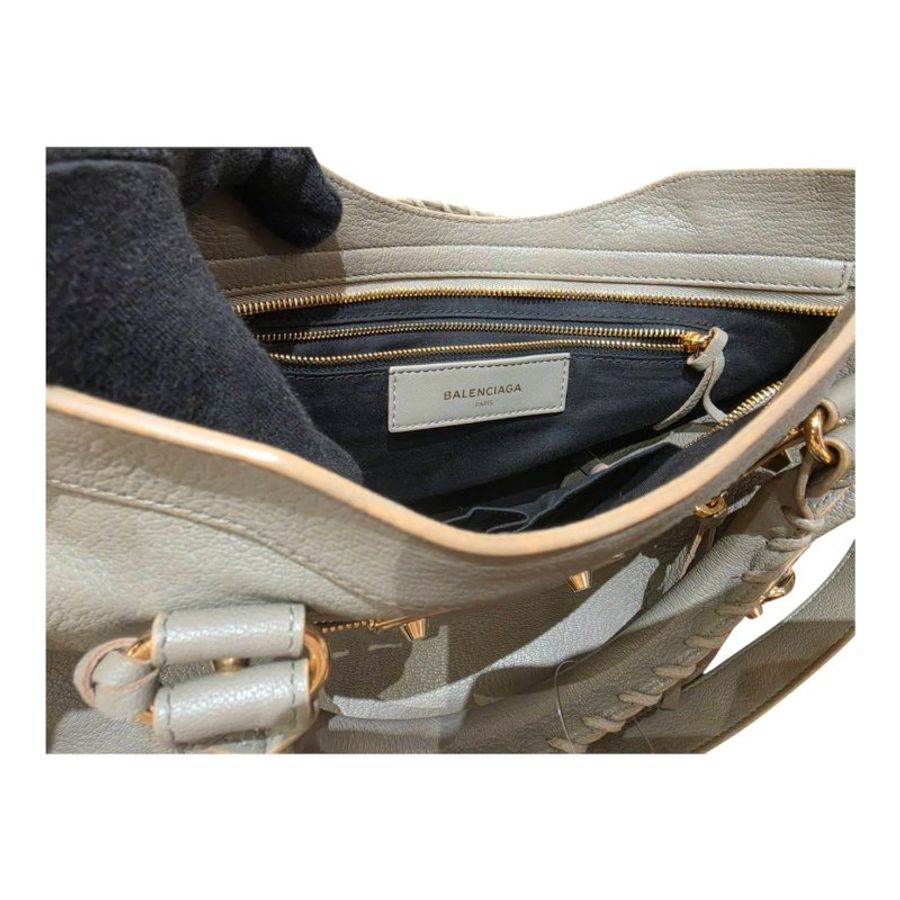【美收精品】BALENCIAGA 灰銀色牛皮金扣機車包 5-697-7