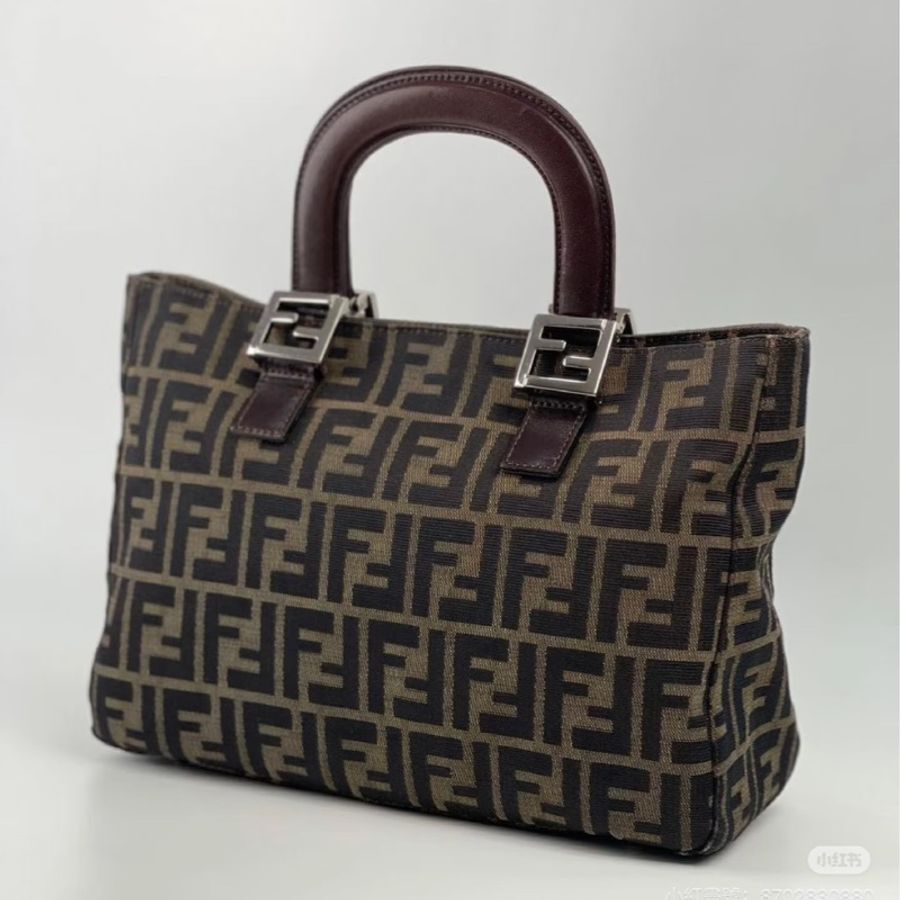 Fendi • 經典帆布老花FF銀釦手提包 超模同款-1