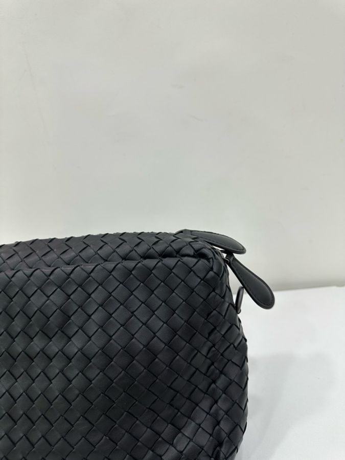 BV 黑色 三層斜背郵差包 附鏡子-7