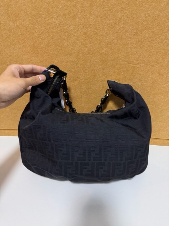 Fendi • 經典黑色老花暗紋金釦鏈條包-5