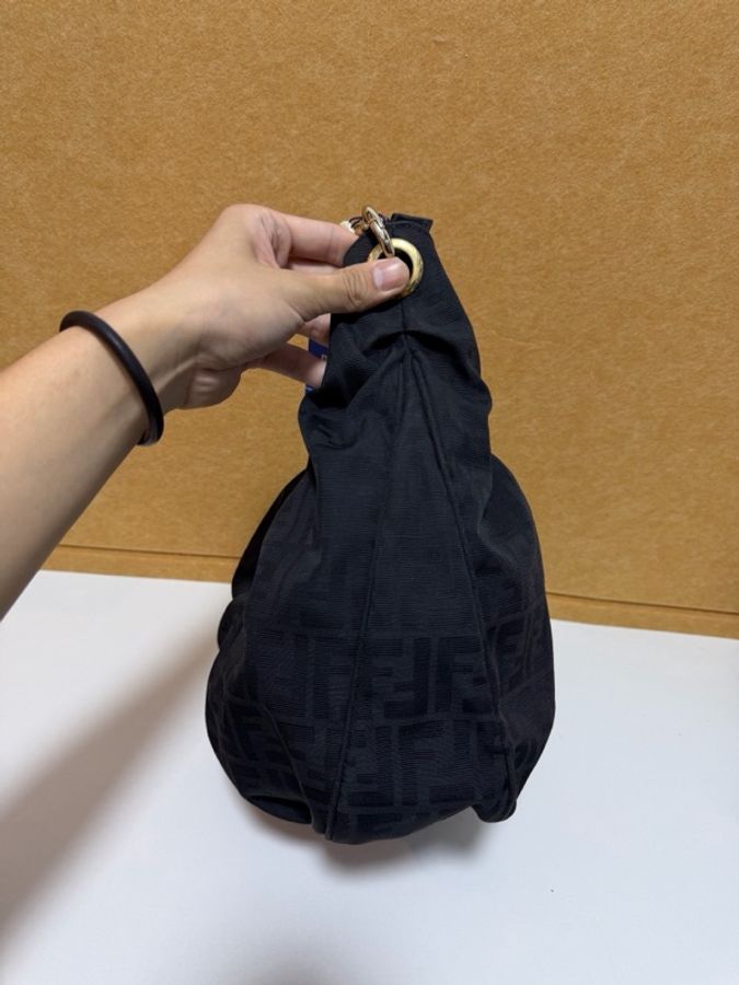Fendi • 經典黑色老花暗紋金釦鏈條包-7