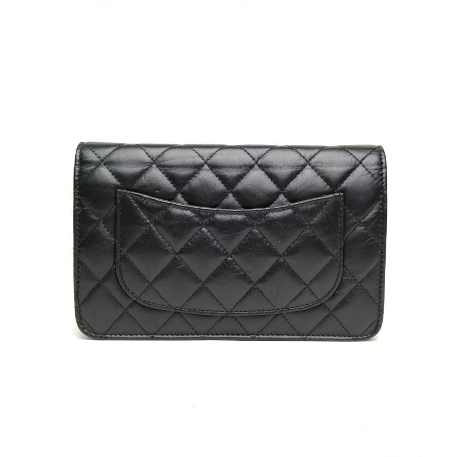 CHANEL 2.55WOC黑色牛皮24開金扣5號徽章菱格紋肩背包-2
