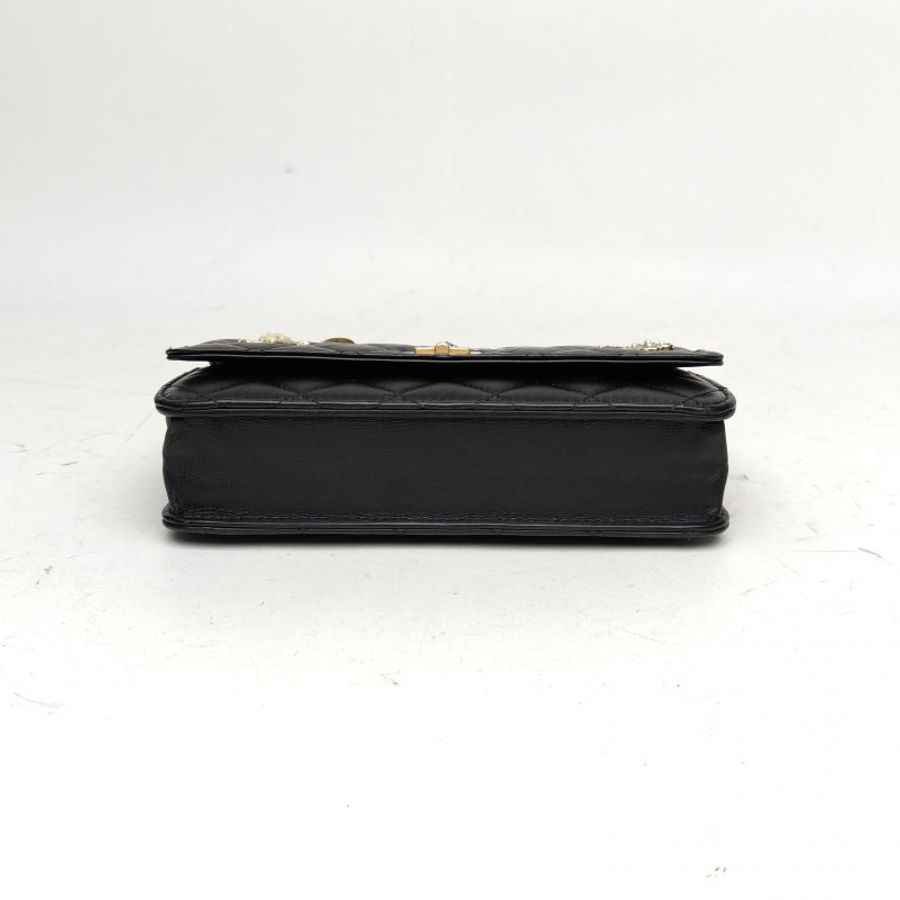 CHANEL 2.55WOC黑色牛皮24開金扣5號徽章菱格紋肩背包-4
