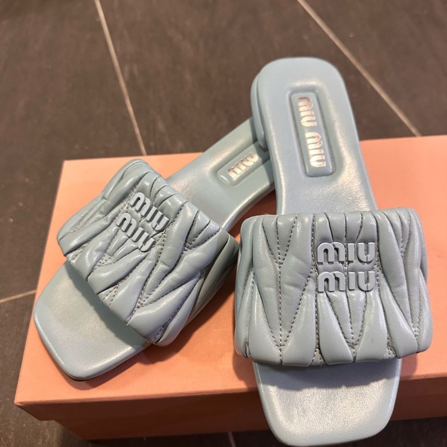 Miu Miu 凉鞋 拖鞋 凉托 经典皱皱真皮 平底露扯一字拖-0