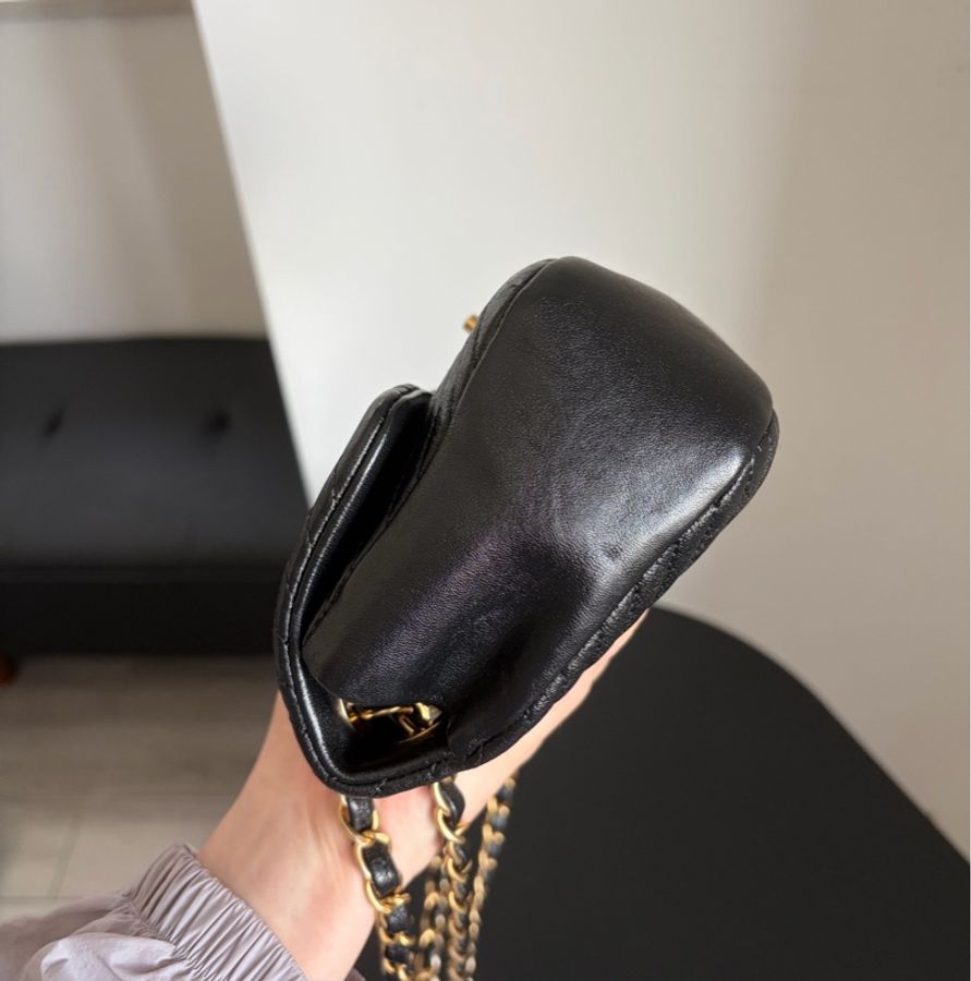 Chanel • 經典黑金山形紋牛皮Cf口蓋包-3