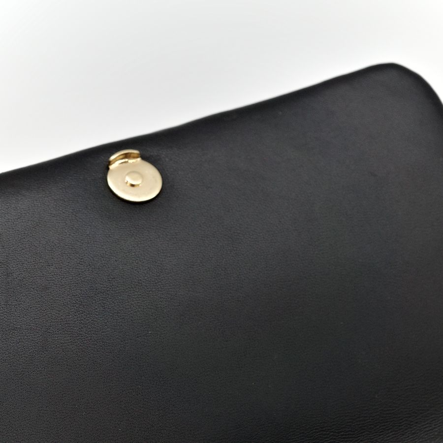 Burberry 巴寶莉 Lola 黑金羊皮側背包-11