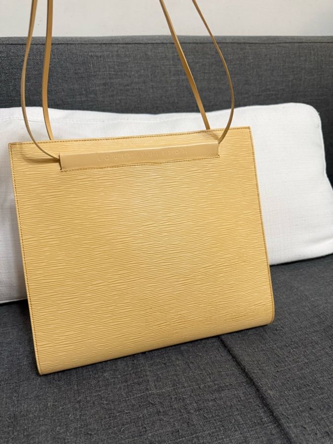Louis Vuitton（路易威登） #Epi #肩背包#手提包  Epi Saint Tropez 肩背包。-18