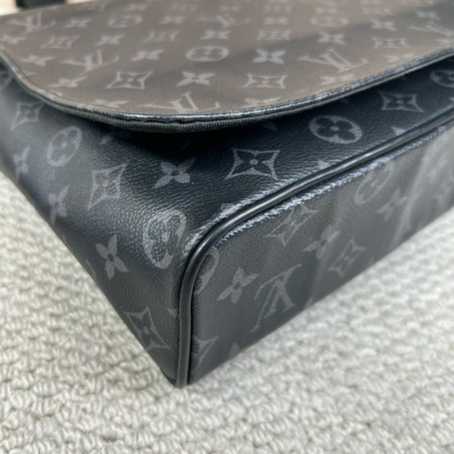 Louis Vuitton 黑色老花郵差包-8