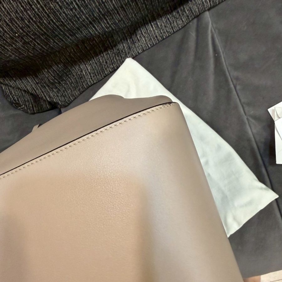 98新🤍#Loewe #吊床包 #沙色小號 #購證-13