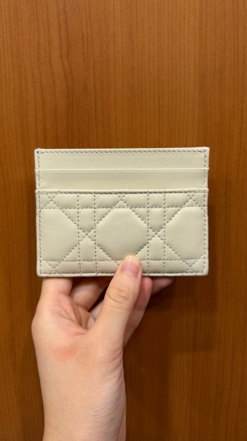 Dior 白羊皮騰格紋Lady Dior Freesia蝴蝶結卡夾-6