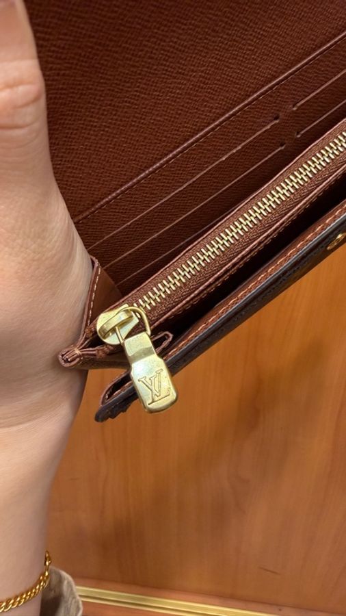 LV 原花金釦Sarah內咖啡長夾M60531-14