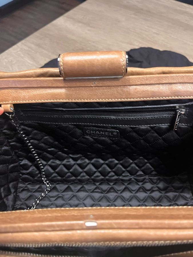 Chanel卡其皮色中性肩背手提包容量大-9