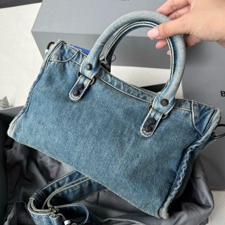 🆕新款Balenciaga巴黎世家 牛仔藍做舊毛邊小號機車包手提包單肩包斜挎包-3